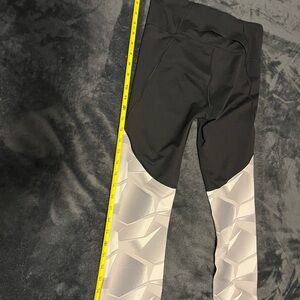 Hurley Black and Gray Geometric Leggings